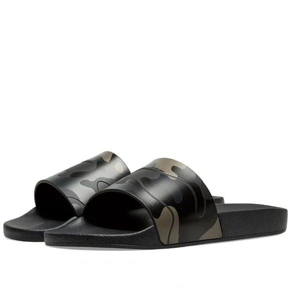 Valentino Garavani Black and Gray Sandals Valentino Garavani PVC Jelly Rockstud Caged Flat Thong  main image 3